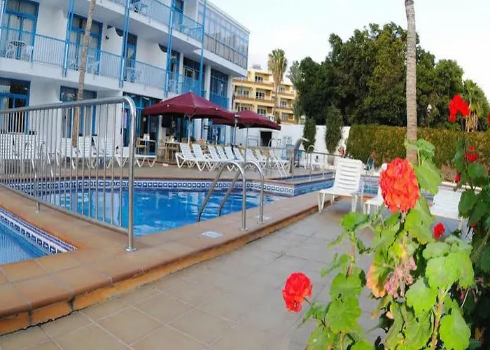 Costa Volcan فندق